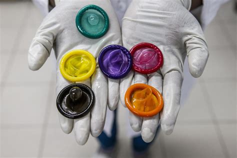 Fafanje brez kondoma za doplačilo Spolna masaža Sumbuya
